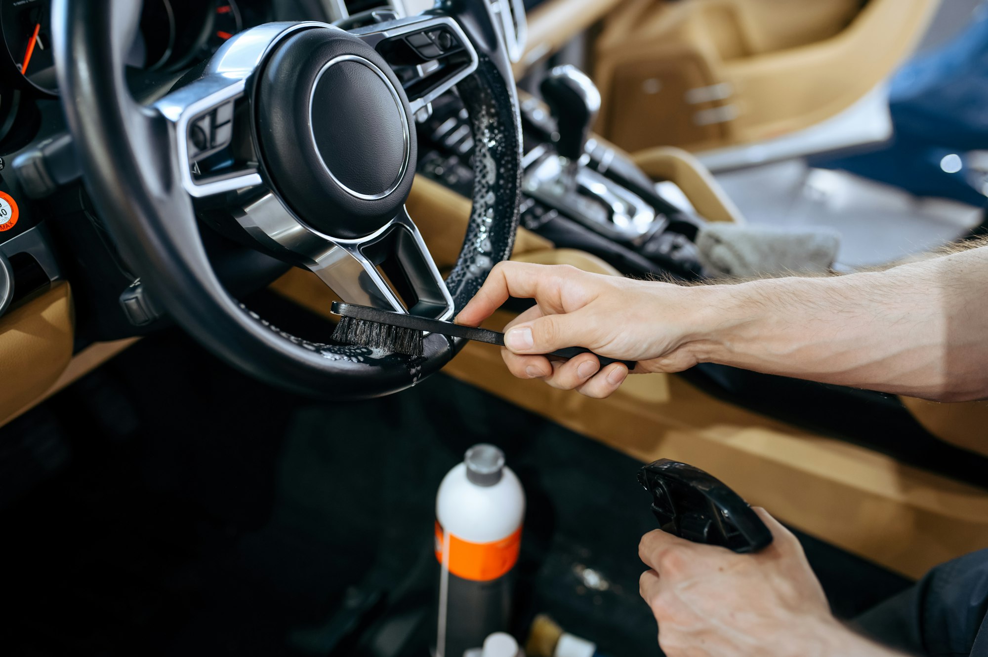La Importancia de la Preparación de Superficie en la Pintura Automotriz