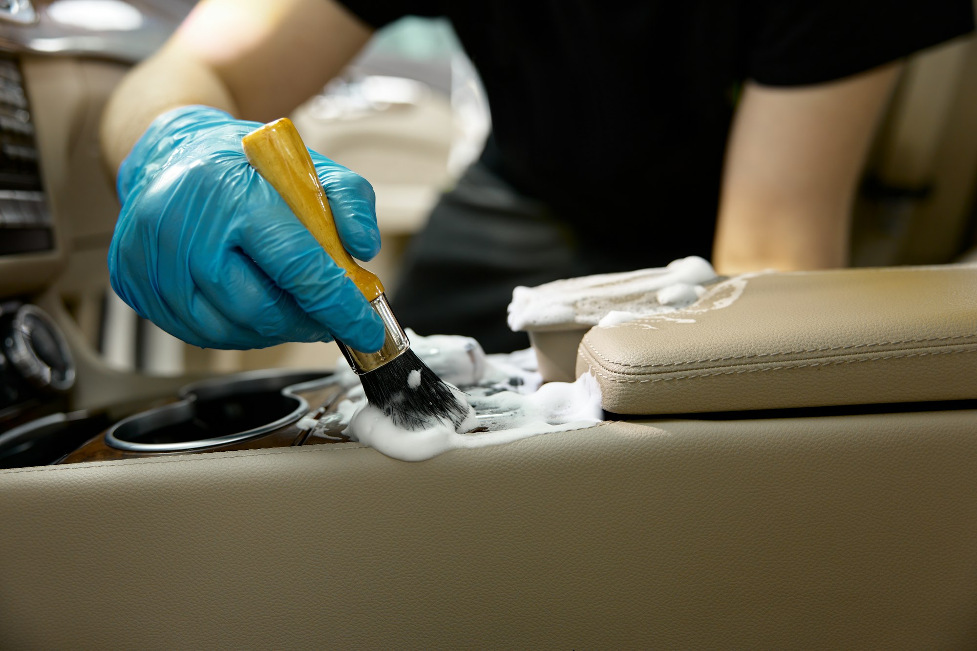 Uso de Pintura Metálica en Reparaciones de Carrocería: Ventajas y Desventajas